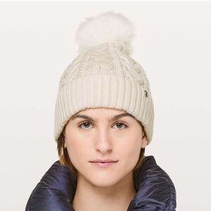 Lululemon Show Me The Sherpa Beanie